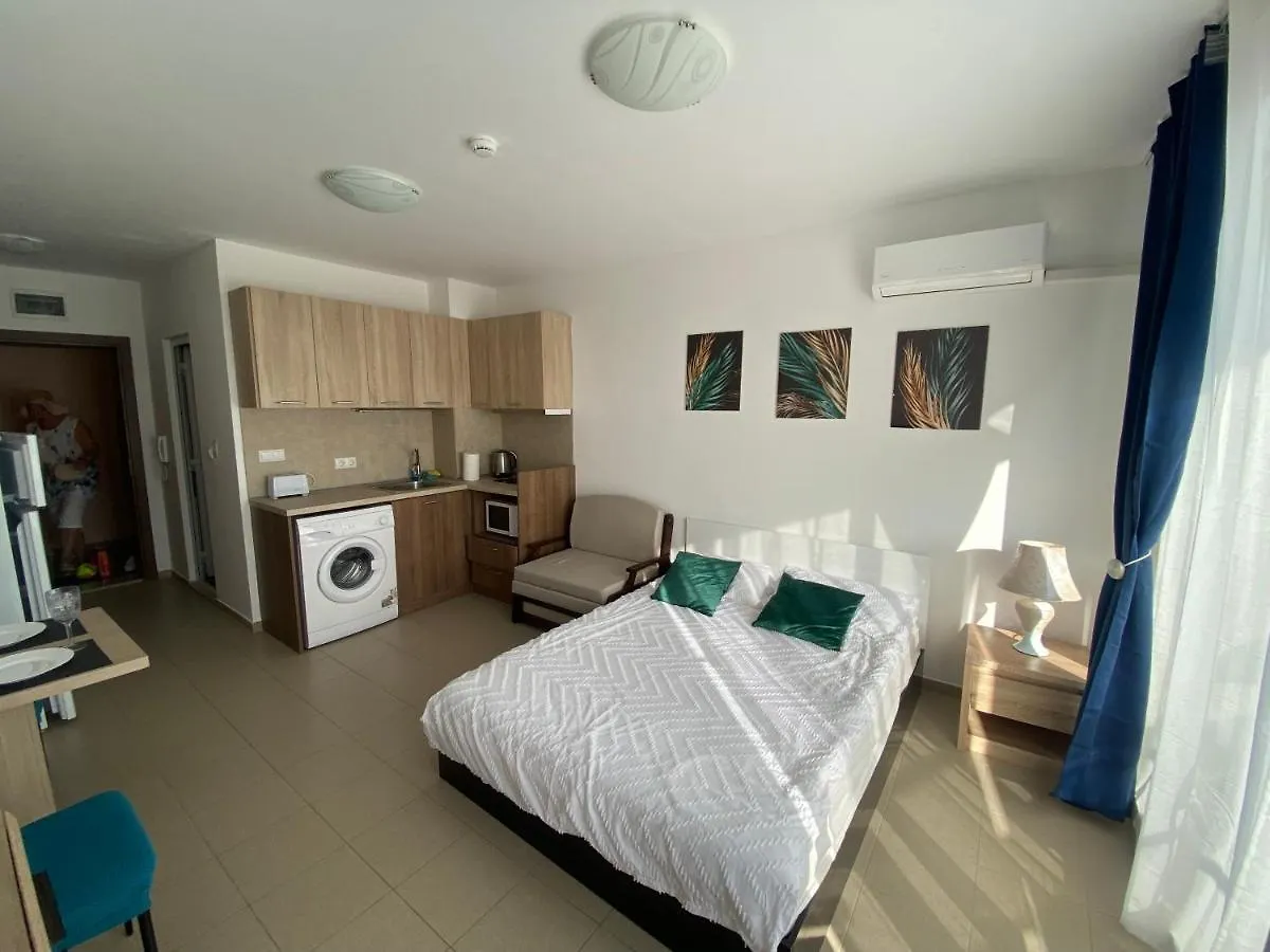Aparthotel Admiral Plaza Słoneczny Brzeg 0*,
